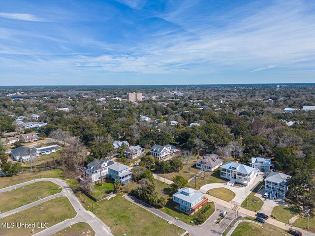 411 Martin Avenue, Ocean Springs, MS 39564