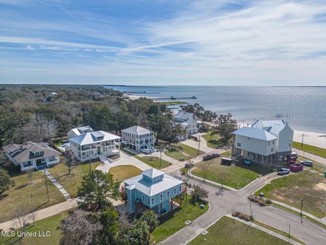 411 Martin Avenue, Ocean Springs, MS 39564