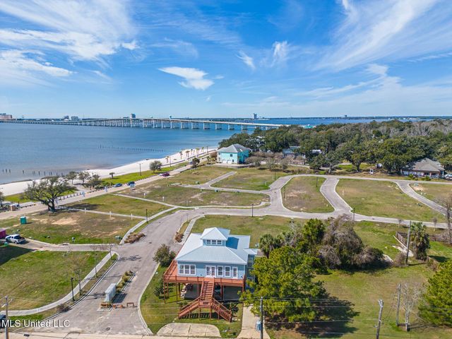 411 Martin Avenue, Ocean Springs, MS 39564