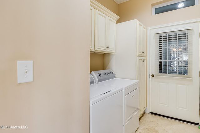 411 Martin Avenue, Ocean Springs, MS 39564