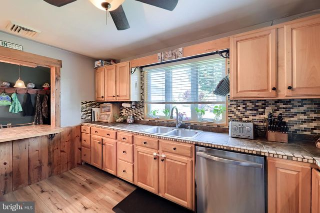 21 SAGER RD, Elizabethtown, PA 17022