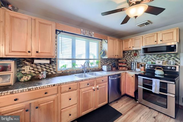 21 SAGER RD, Elizabethtown, PA 17022