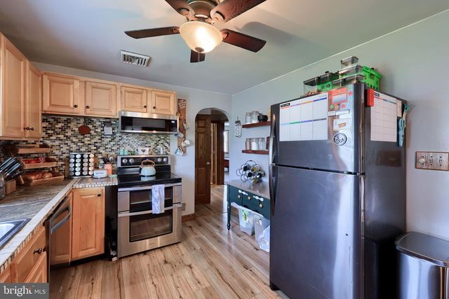 21 SAGER RD, Elizabethtown, PA 17022