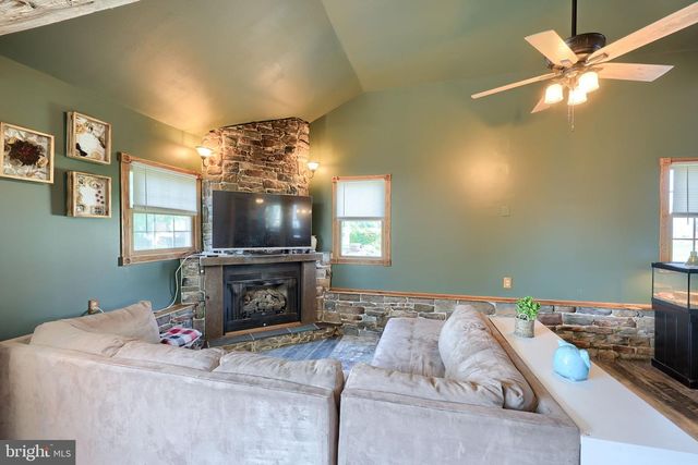 21 SAGER RD, Elizabethtown, PA 17022