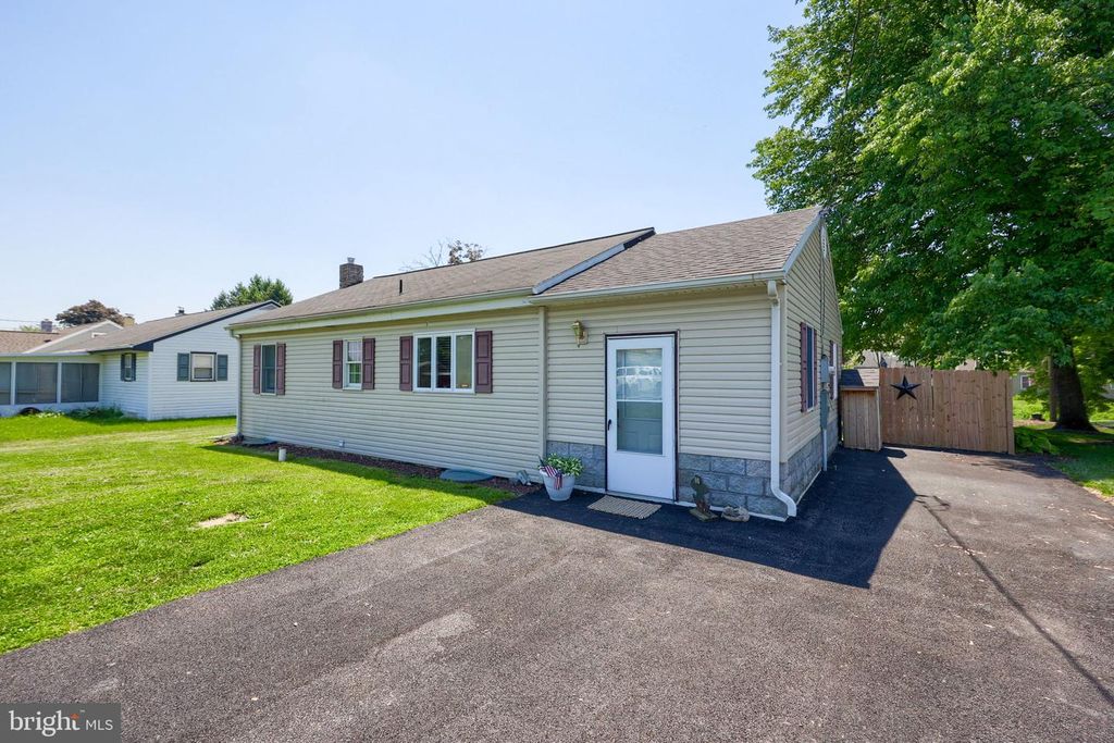 21 SAGER RD, Elizabethtown, PA 17022