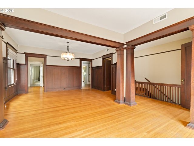 2375 Nw NORTHRUP St B, Portland, OR 97210