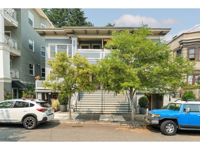 2375 Nw NORTHRUP St B, Portland, OR 97210