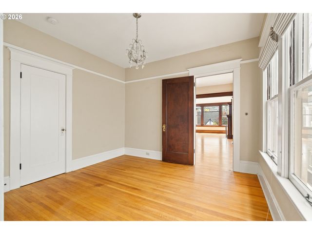 2375 Nw NORTHRUP St B, Portland, OR 97210