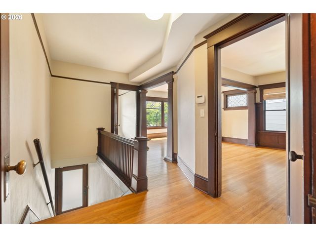 2375 Nw NORTHRUP St B, Portland, OR 97210