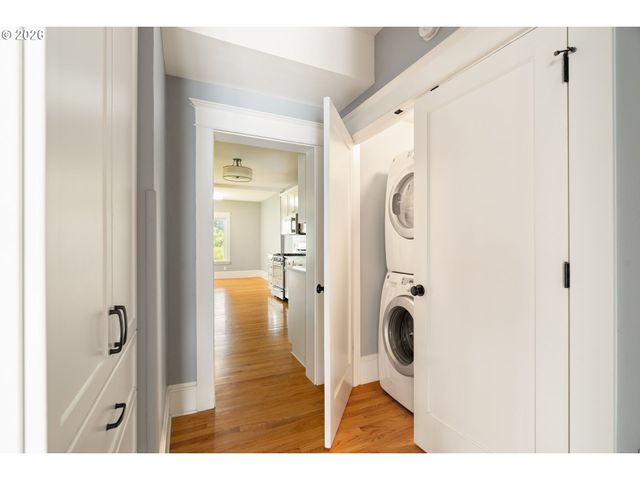 2375 Nw NORTHRUP St B, Portland, OR 97210