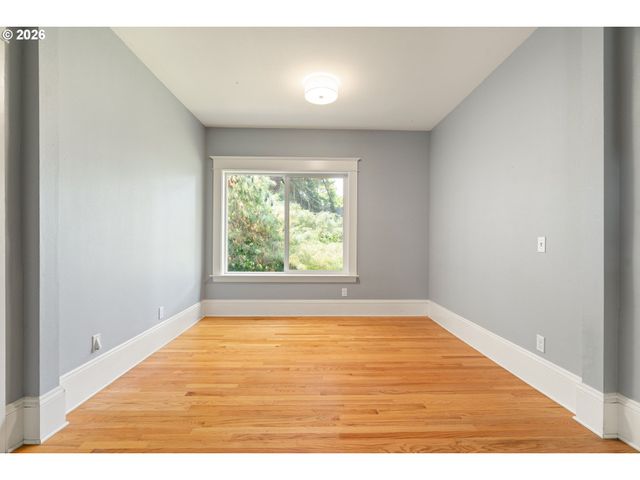 2375 Nw NORTHRUP St B, Portland, OR 97210