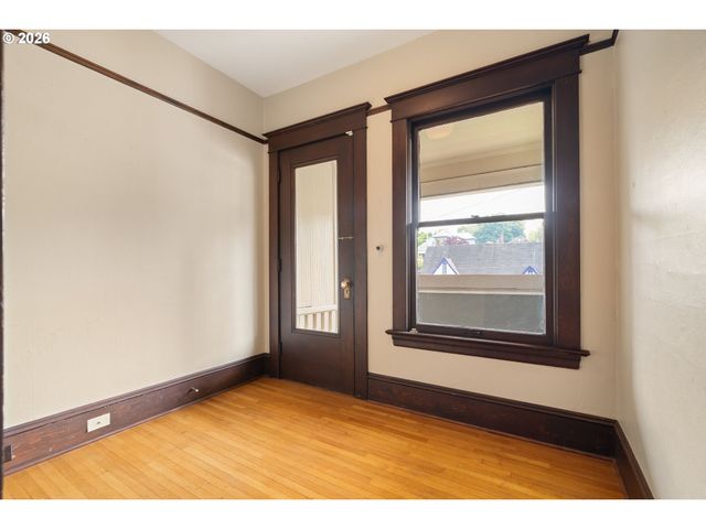 2375 Nw NORTHRUP St B, Portland, OR 97210