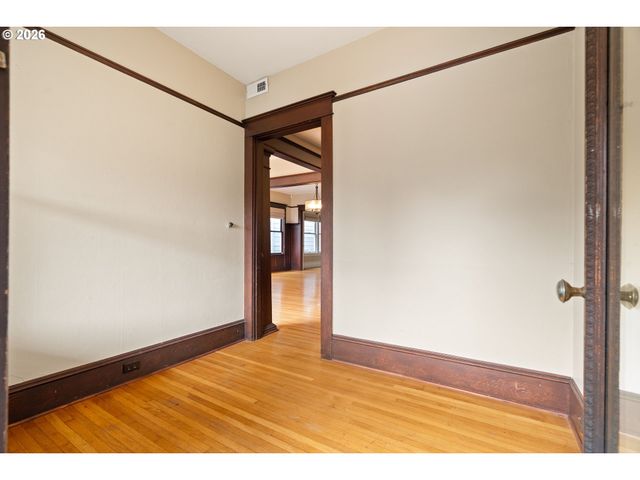 2375 Nw NORTHRUP St B, Portland, OR 97210