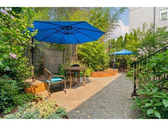 2375 Nw NORTHRUP St B, Portland, OR 97210