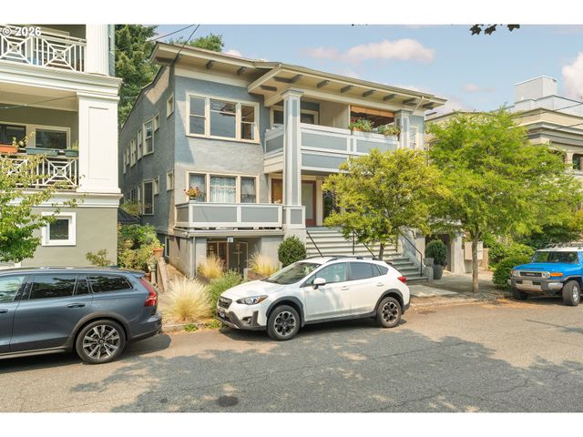 2375 Nw NORTHRUP St B, Portland, OR 97210