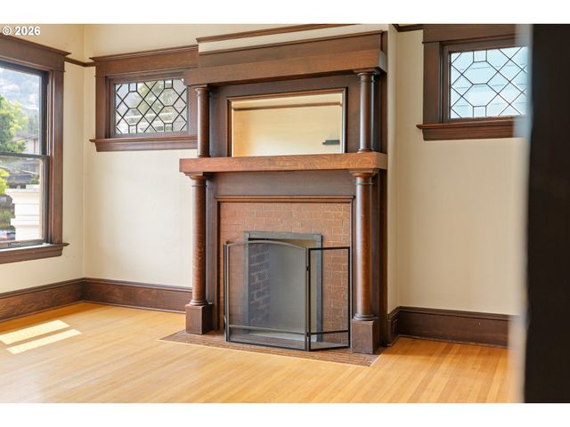 2375 Nw NORTHRUP St B, Portland, OR 97210
