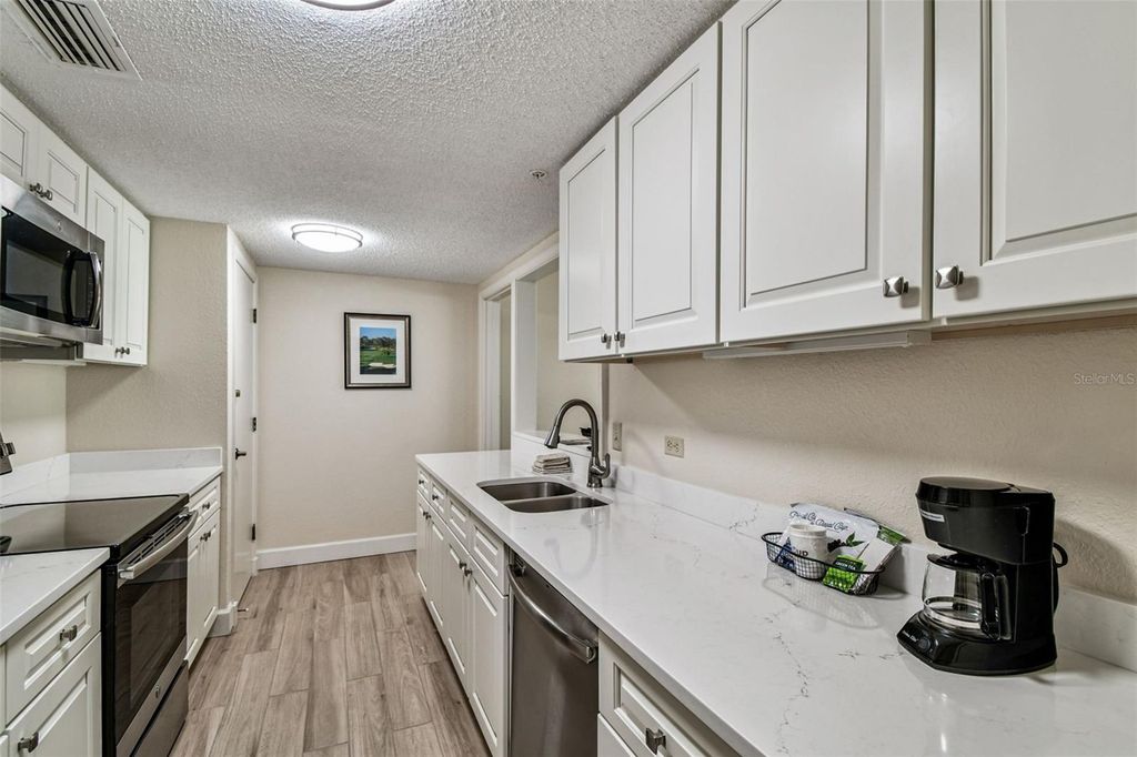 Image 7 of property listing at 36750 US HIGHWAY 19 N 18208, Palm Harbor, FL 34684