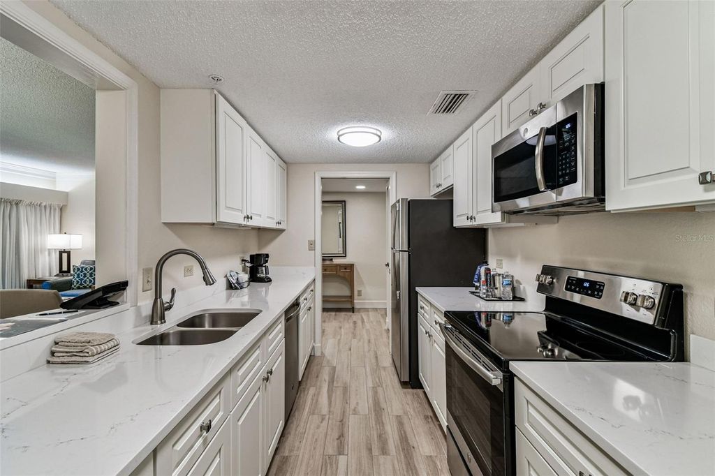 Image 8 of property listing at 36750 US HIGHWAY 19 N 18208, Palm Harbor, FL 34684