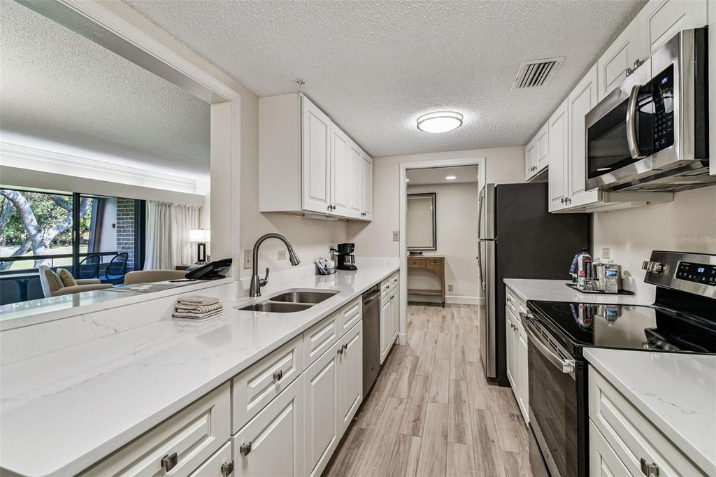 Image 10 of property listing at 36750 US HIGHWAY 19 N 18208, Palm Harbor, FL 34684