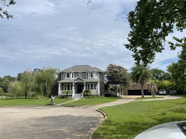 717 Quintana Roo Place, Seabrook, TX 77586