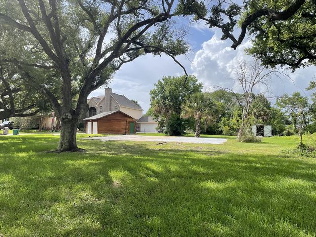 717 Quintana Roo Place, Seabrook, TX 77586