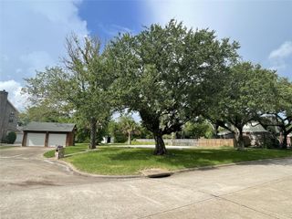 717 Quintana Roo Place, Seabrook, TX 77586