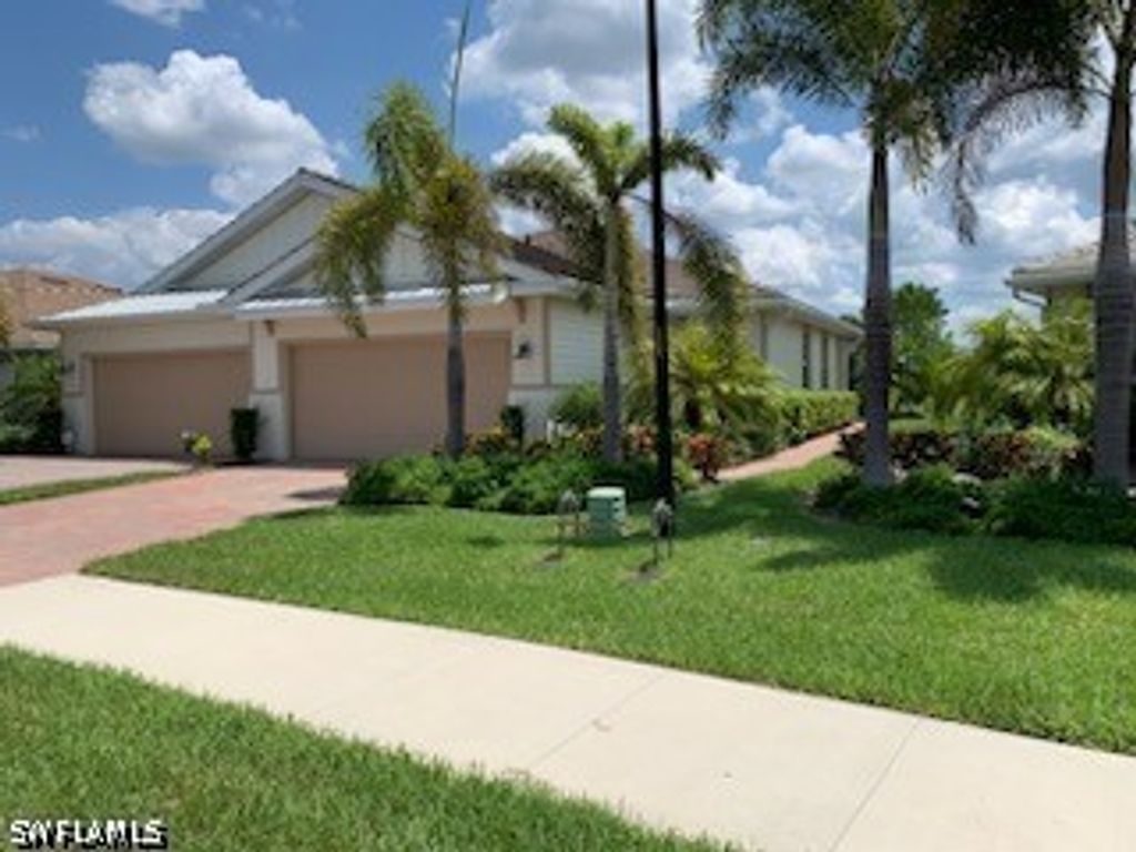 14631 Edgewater CIR, Naples, FL 34114