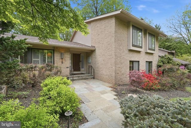15 ARLIVE CT, Rockville, MD 20854