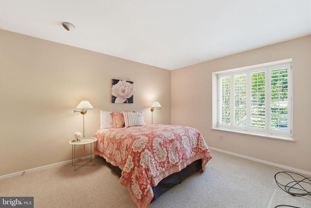 15 ARLIVE CT, Rockville, MD 20854