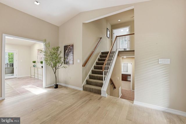 15 ARLIVE CT, Rockville, MD 20854