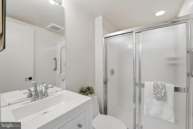 15 ARLIVE CT, Rockville, MD 20854