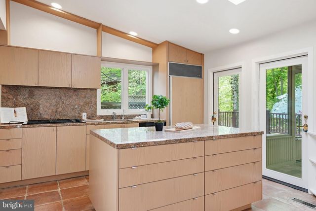 15 ARLIVE CT, Rockville, MD 20854