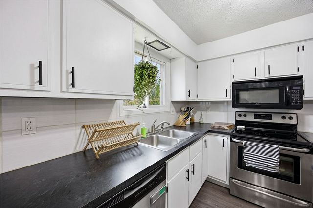 2332 Fairlane Drive NE, Cedar Rapids, IA 52402