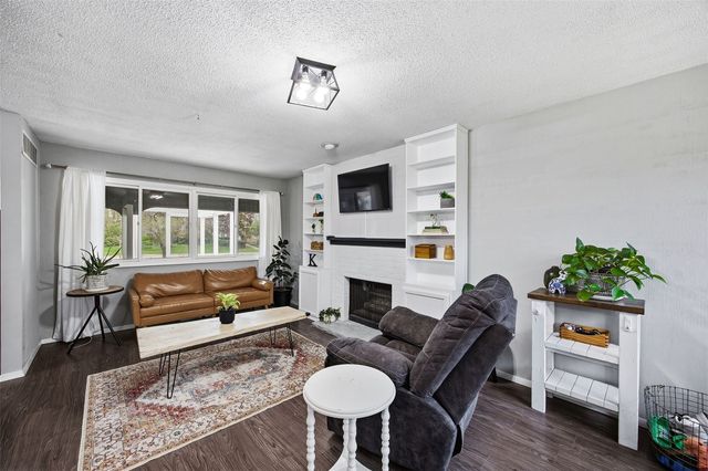 2332 Fairlane Drive NE, Cedar Rapids, IA 52402