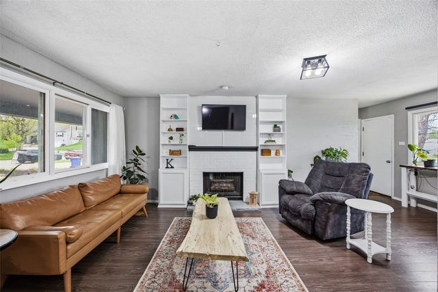 2332 Fairlane Drive NE, Cedar Rapids, IA 52402