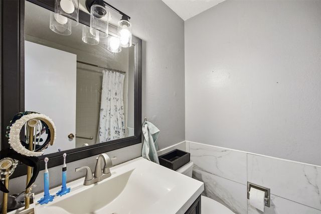 2332 Fairlane Drive NE, Cedar Rapids, IA 52402