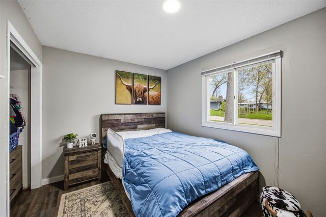 2332 Fairlane Drive NE, Cedar Rapids, IA 52402