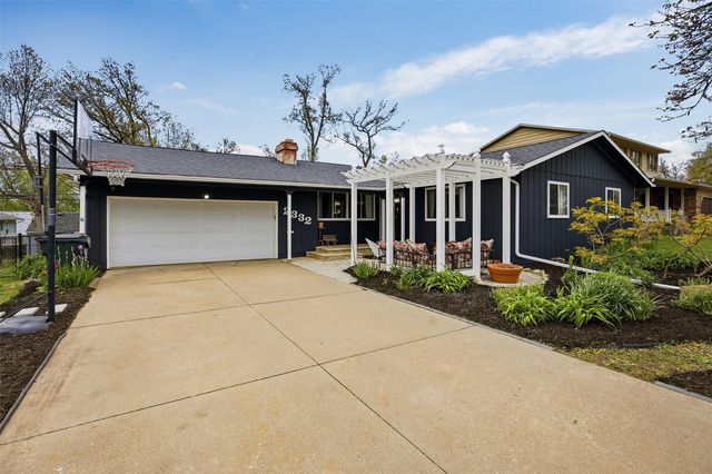2332 Fairlane Drive NE, Cedar Rapids, IA 52402