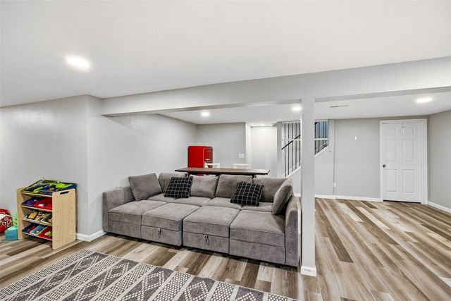 2332 Fairlane Drive NE, Cedar Rapids, IA 52402