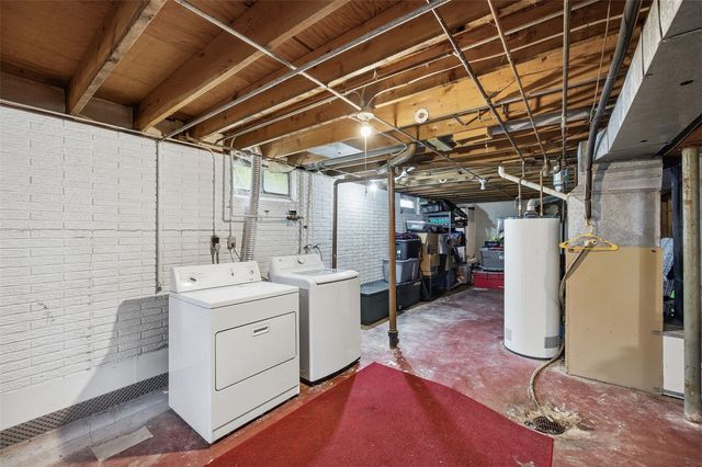 2332 Fairlane Drive NE, Cedar Rapids, IA 52402
