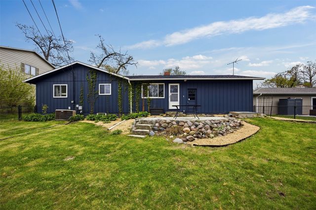 2332 Fairlane Drive NE, Cedar Rapids, IA 52402