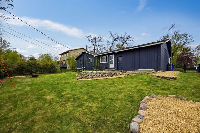 2332 Fairlane Drive NE, Cedar Rapids, IA 52402