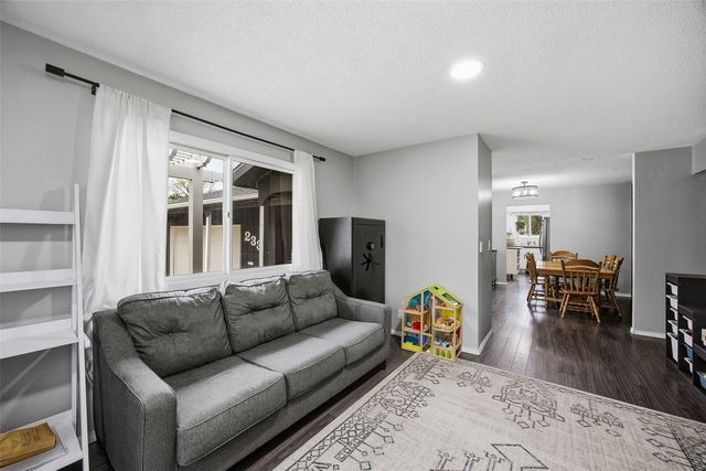 2332 Fairlane Drive NE, Cedar Rapids, IA 52402