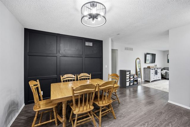 2332 Fairlane Drive NE, Cedar Rapids, IA 52402
