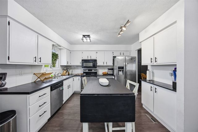 2332 Fairlane Drive NE, Cedar Rapids, IA 52402