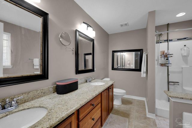 689 Mozingo Ln, Pensacola, FL 32514