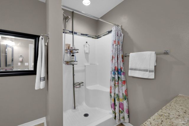 689 Mozingo Ln, Pensacola, FL 32514