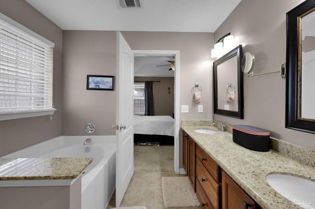 689 Mozingo Ln, Pensacola, FL 32514