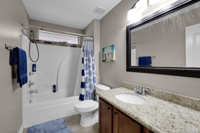 689 Mozingo Ln, Pensacola, FL 32514