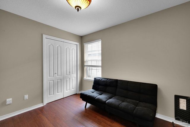 689 Mozingo Ln, Pensacola, FL 32514